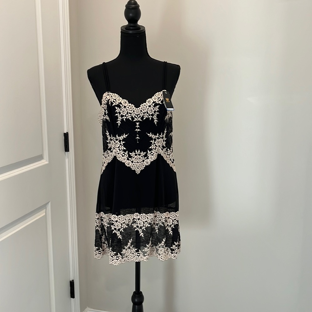 Black and tan embroidered nightie